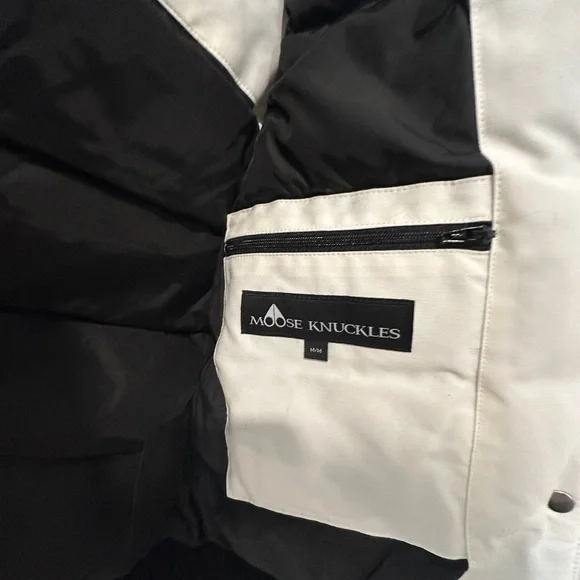 Moose knuckles vest, white and black. Brand new.